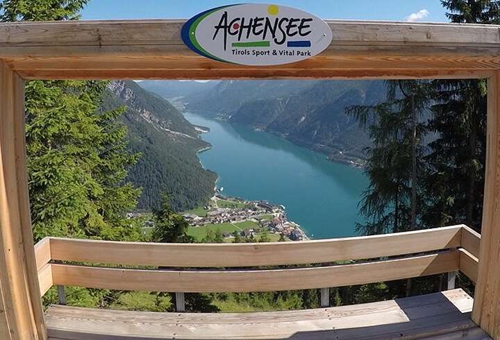 Achensee näköalatasanteelta avautuvat maisemat.