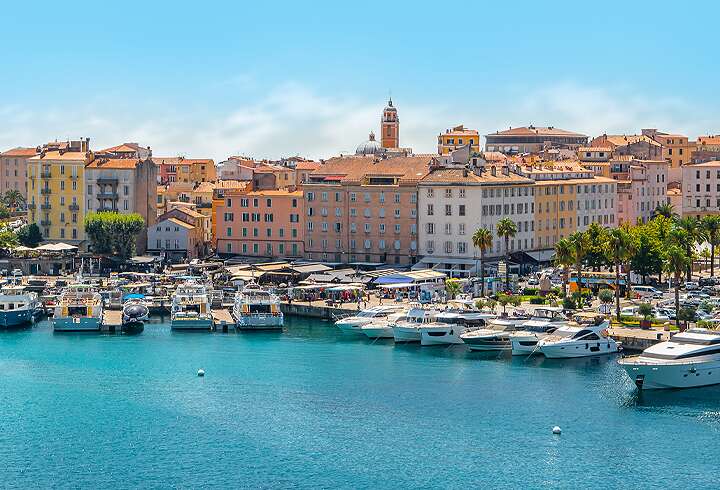 Ajaccion kaupunki, joka sijaitsee Korsikalla. 