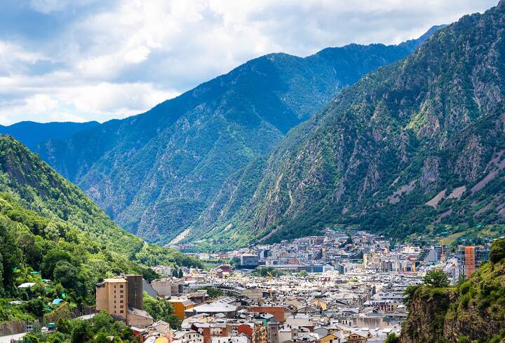 Andorrassa sijaitseva kaupunki vuoristossa.