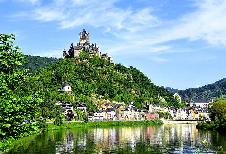 Cochemin linna ylhäällä. 