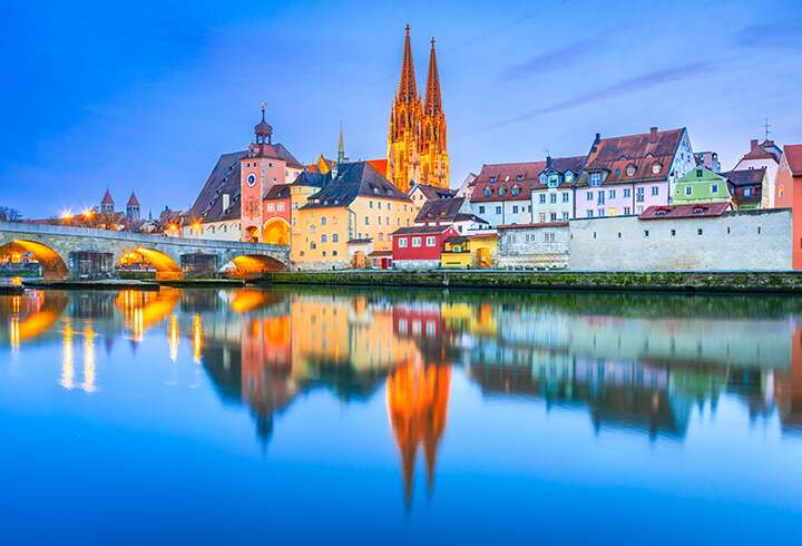 Tonavan joki ilta valaistuksessa. 