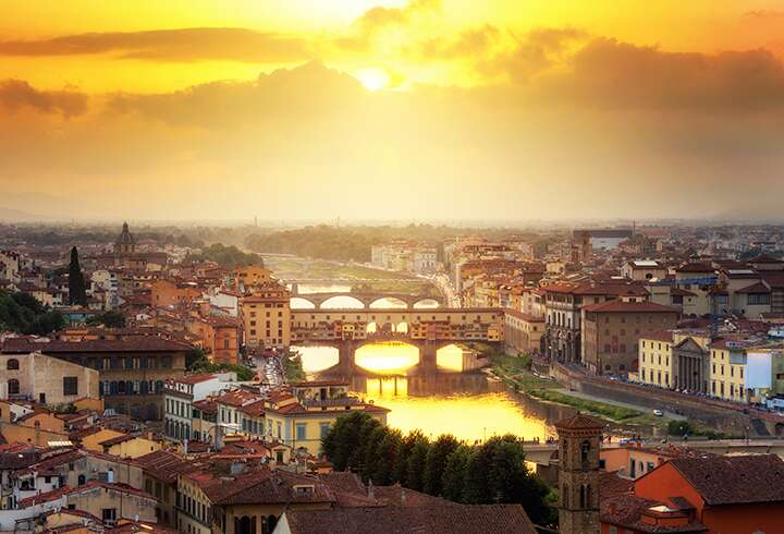 Firenzen silta, ja kultainen aurinko. 