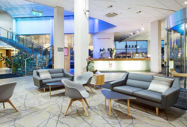 Hotelli Europa sijaitsee Tallinnan sataman läheisyydessä