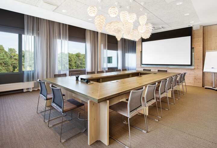 Laulasmaa Span monipuolinen kokousosasto