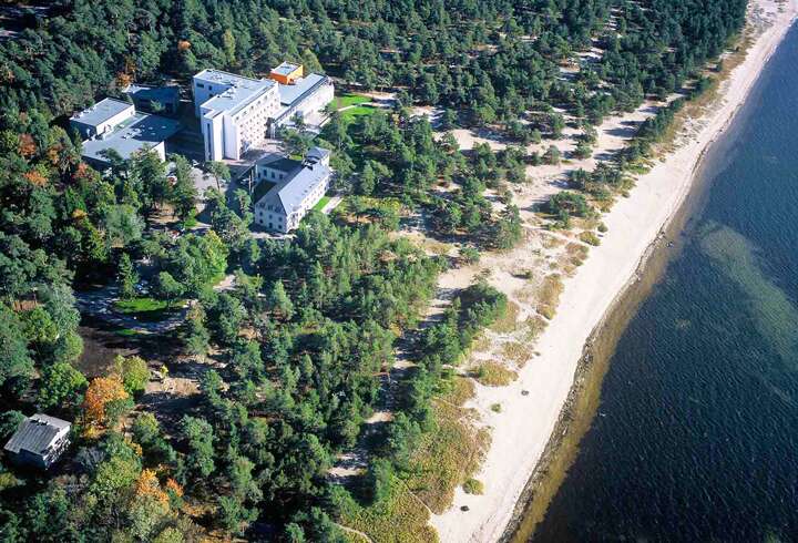 Laulasmaa Spa sijaitsee meren rannalla
