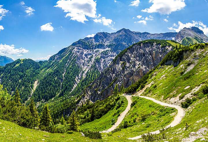 Plumcjoch Hütte patikkareitti. 