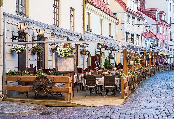 Terassit kutsuvat Riiassa.