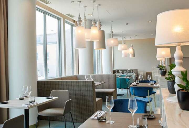 Tallink Spa sijaitsee satamassa, A-terminaalia ja Sadamarketia vastapäätä