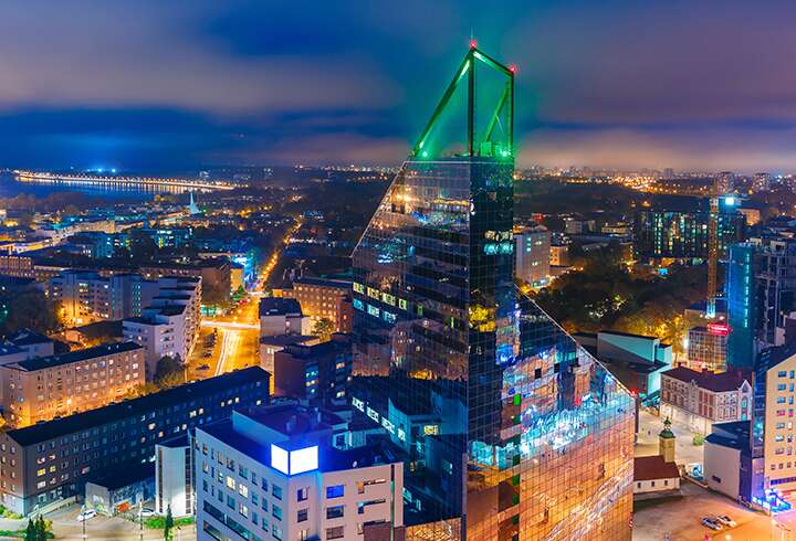 Tallinna iltavalaistuksessa. 