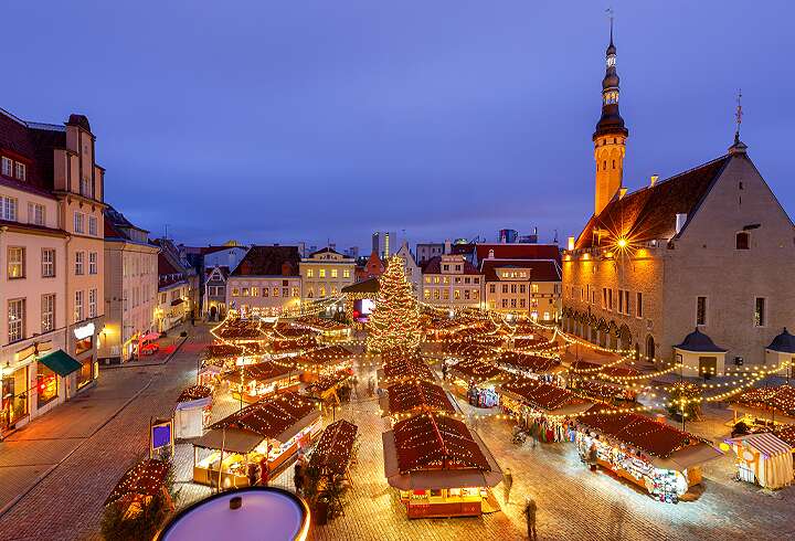 Joulumatkalla Tallinnaan vieraillaan joulumarkkinoilla vanhassa kaupungissa. 