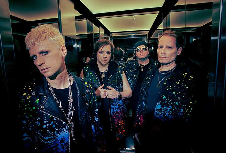 Technicolour esiintymässä Victorialla. 