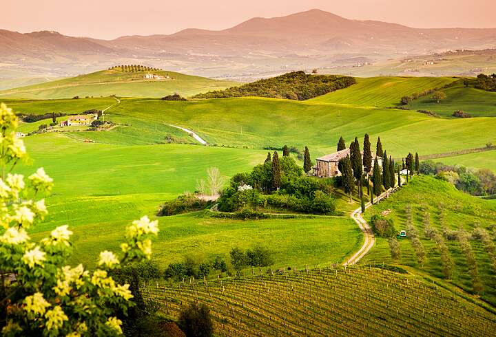 Toscanan upeat vihreät kukkulat. 