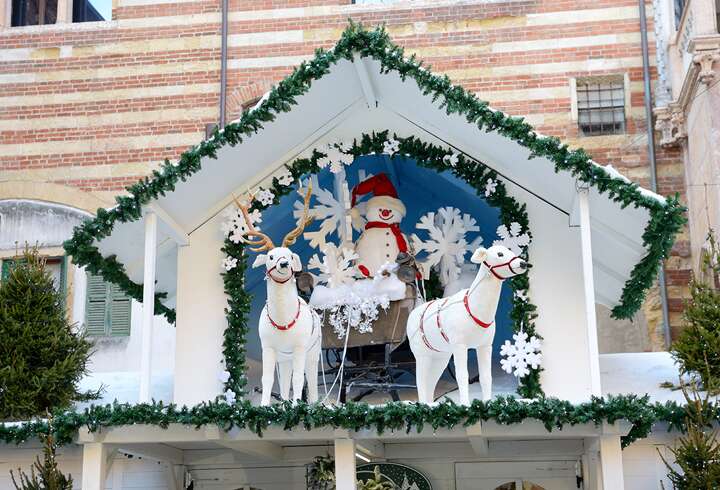 Veronan joulutorit ja koristukset.