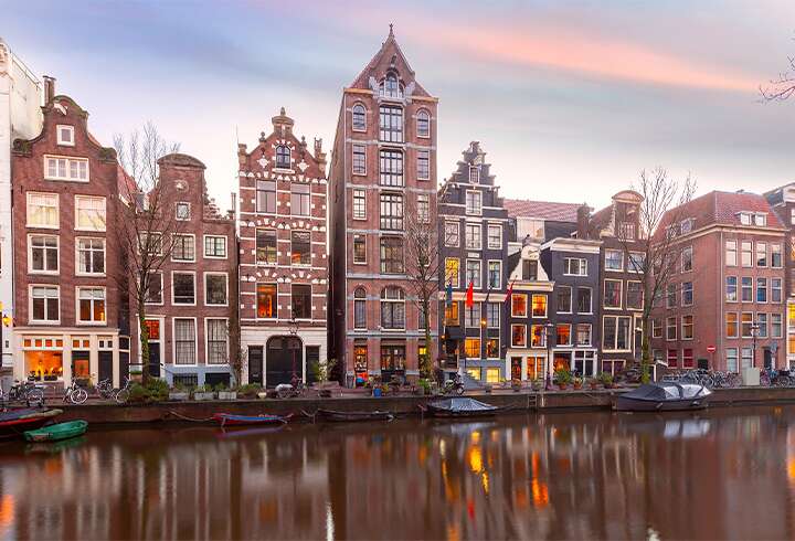 Amsterdamin rakennukset.