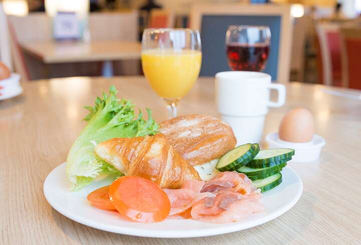 Aamiainen Baltic Princessillä. 