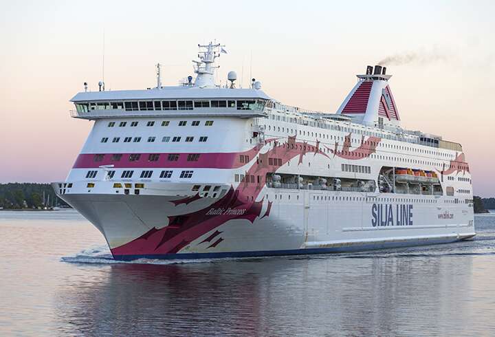 Baltic Princess risteilee Maarianhaminaan Turusta. 