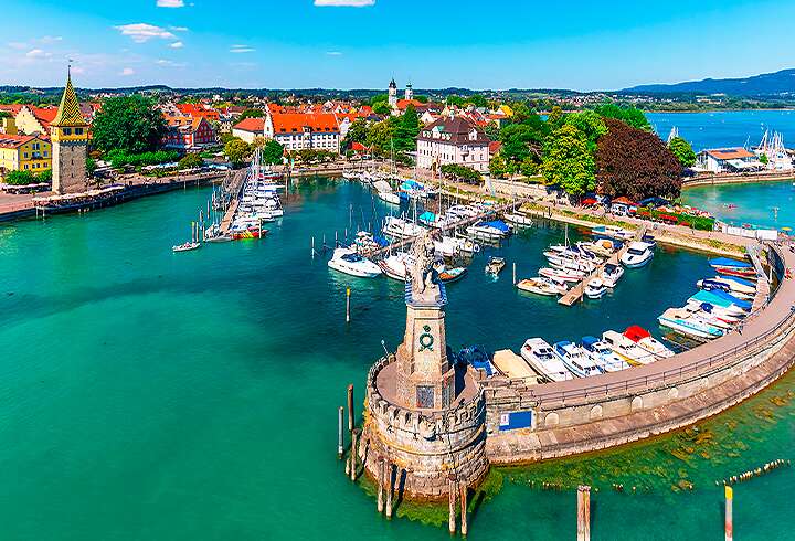 Bodenjärvellä sijaitseva Lindau saarikaupunki. 