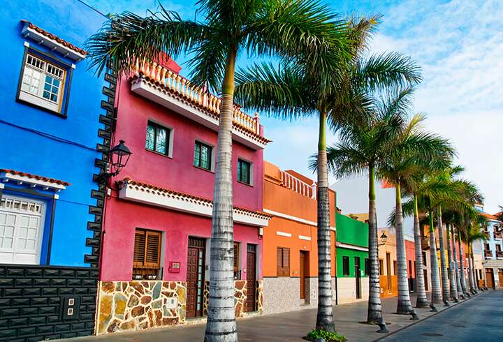 Värikkäitä taloja Puerto de la Cruzissa Teneriffalla