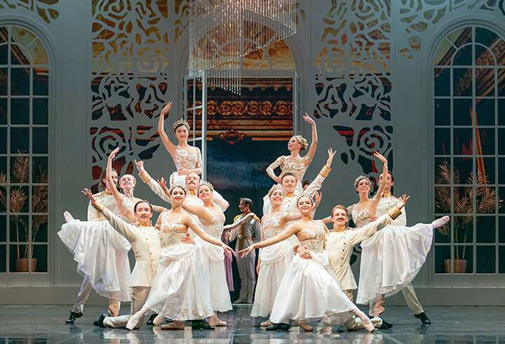 Tallinnan oopperatalossa esiintymässä Anna Karenina.