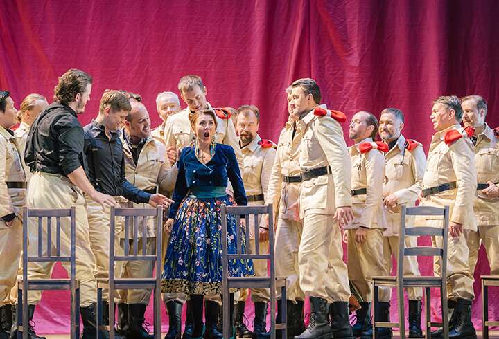 Tallinnan oopperatalossa esiintymässä Carmen. 