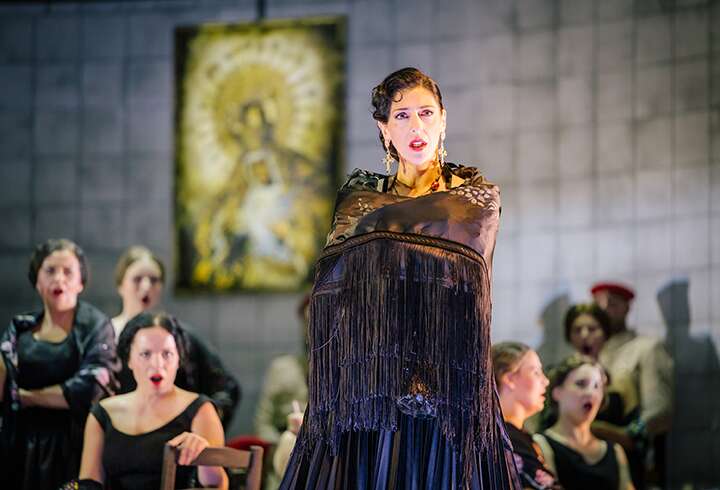 Tallinnan oopperatalossa esiintymässä Carmen..