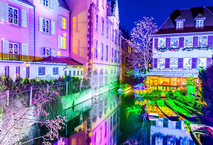 Colmarin kaupunki värikkäissä väreissä.