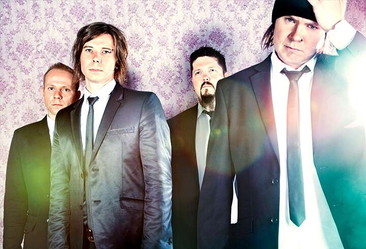 Happoradio esiintymässä Victorialla. 