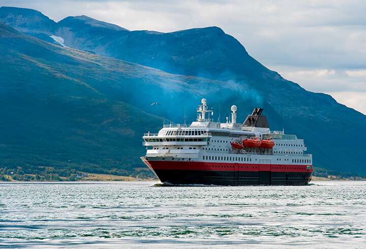 Risteily Hurtigruteniin.