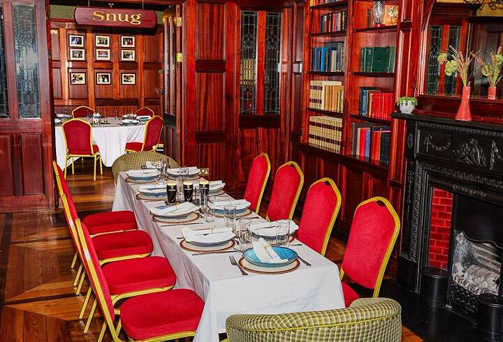 Cahirin kylässä sijaitseva Cahir-talo värikäs sisustus. 