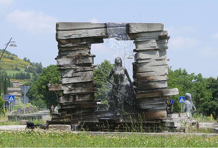 Bagno di Romagnassa sijaitseva monumentti.