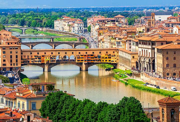 Firenzen kuuluisa Ponte Vecchio -silta. 