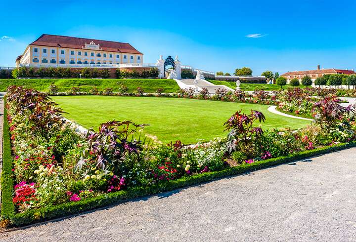 Schlosshofin barokkilinna