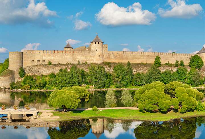 Narvassa sijaitseva linna. 