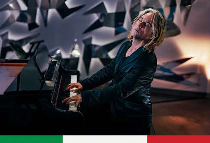 Pianisti M/Erilainen Italian matkoilla Serenadella. 