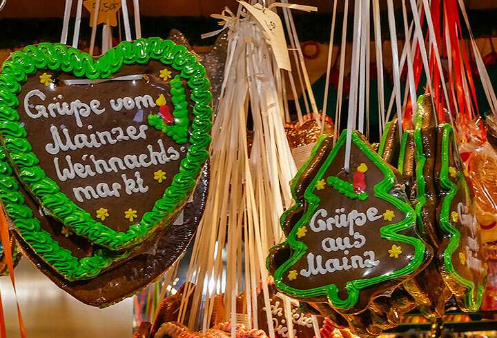 Mainzin joulutorilla koristeltuja joulupipareita. 
