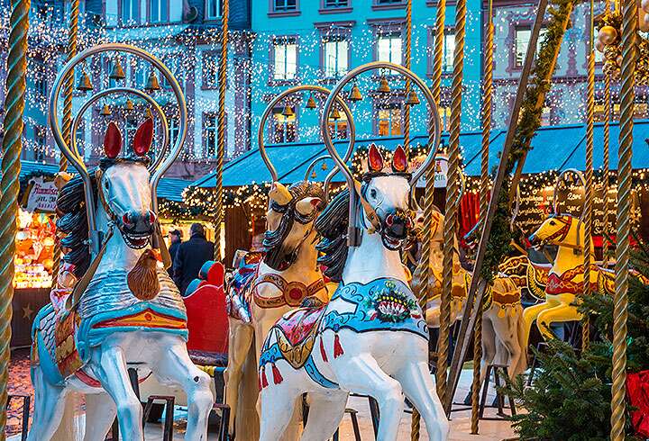 Mainzin joulutorilla hevoskaruselli. 