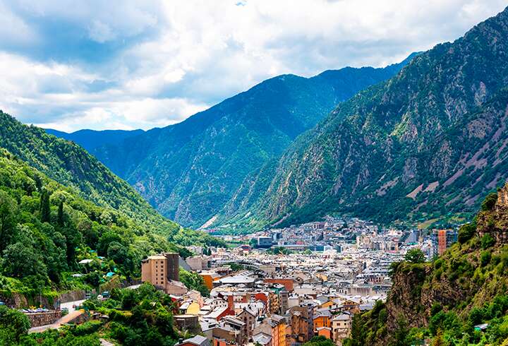 Ordinon kylän vuoristomaisemat. 