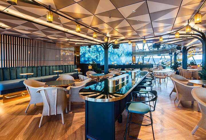 Viking Gloryn ravintolamiljöö risteilyllä.