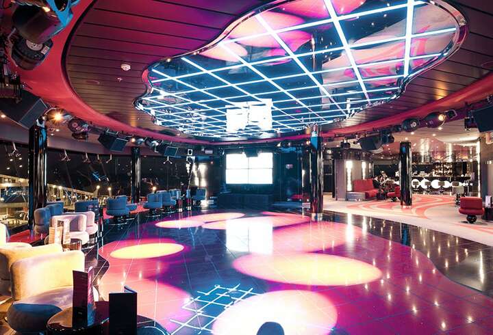 MSC Preziosan tanssilattia. 