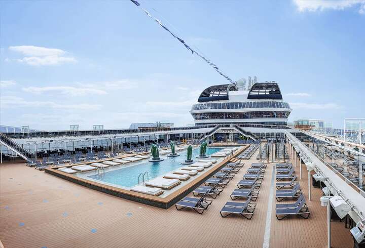 MSC Euribia kansi auringossa. 