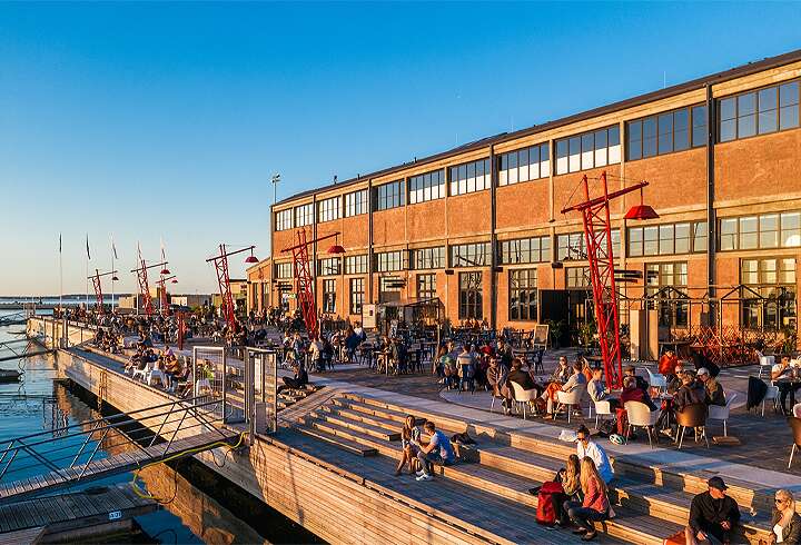 Tilausajokuljetukset 22h risteilylle Tallinnaan | Matkapojat