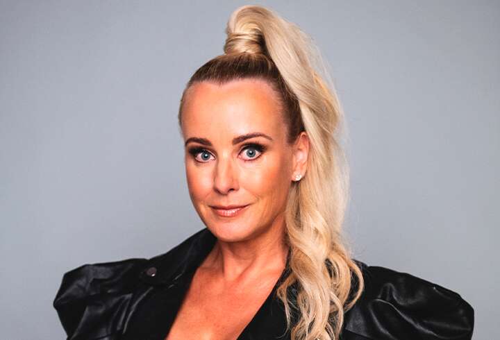 Noora Karma bileristeilyllä.