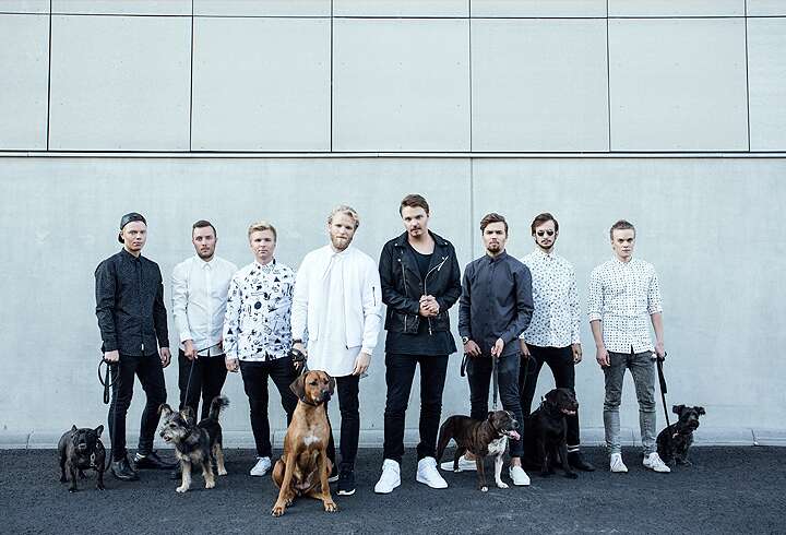 Roope Salminen ja koirat Victorialla.