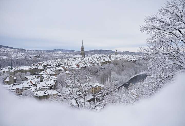 Bernin kaupunki panoramana talvella. 