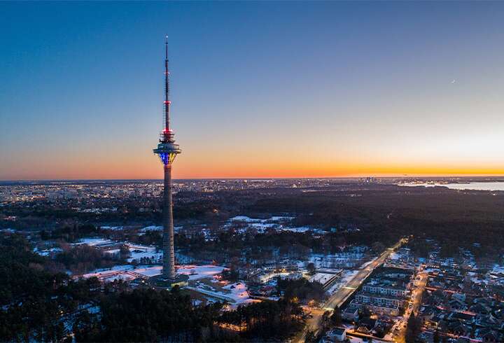 Tallinnan TV-torni talvella. 