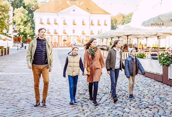 Koko perheen kanssa kaupunkilomalle Tarttoon. 