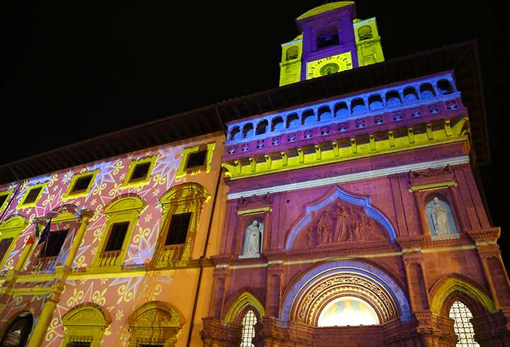 Arezzon värikkäät rakennukset Italiassa.