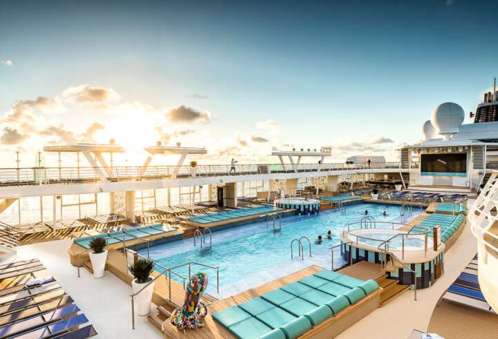 Mein Schiff 7 uima-allasalue. 