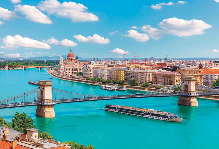 Budapest, Tonava, Ketjusilta ja parlamenttitalo