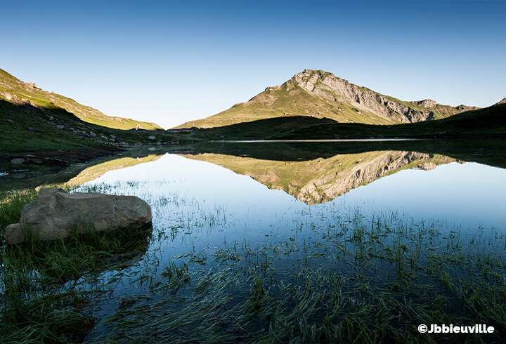 Lac Vertin järvimaisemat. 
